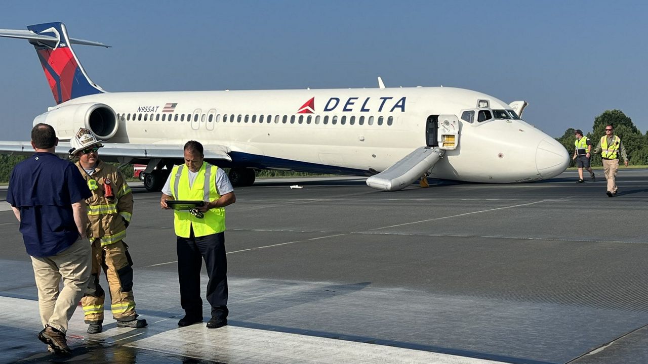 Delta flight lands in Charlotte with nose gear up